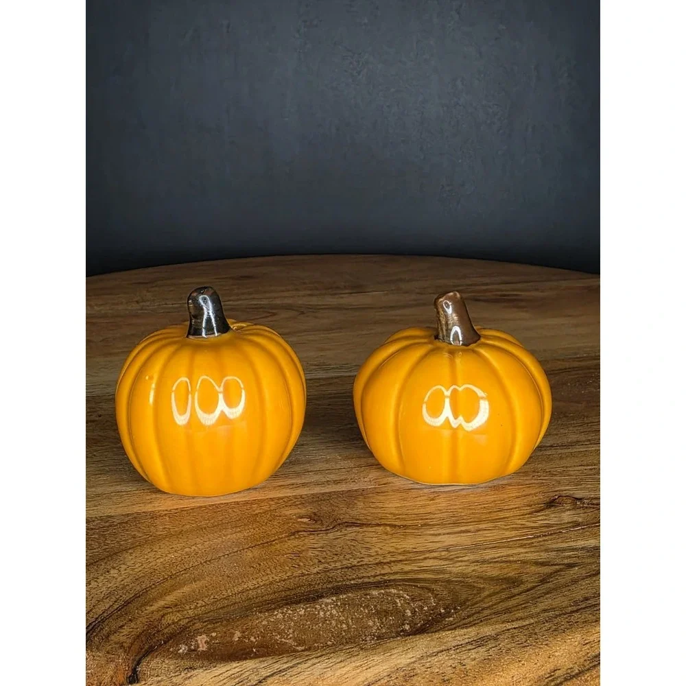 Halloween Jack O Lantern Salt and Pepper Shakers Ceramic Pumpkin Faces Set 2